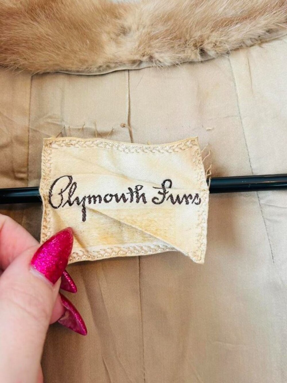 CLEARANCE PRICE: Gorgeous Vintage Genuine Mink Fur Coat - Picture 8 of 8